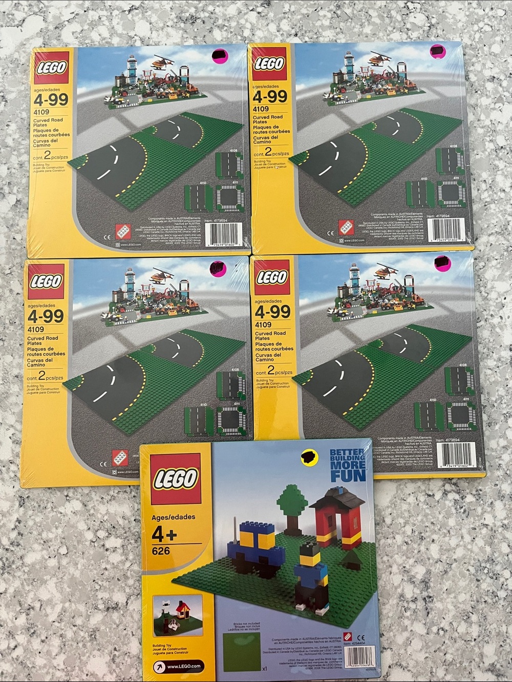 8 Lego Green Road plates & 1 plain Lego Baseplate Bundle with Yellow Accents-NEW